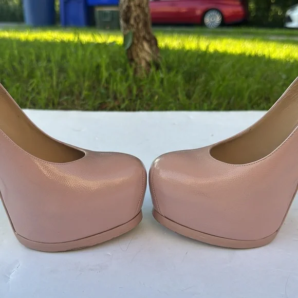 Yves Saint Laurent heels - Picture 10 of 15